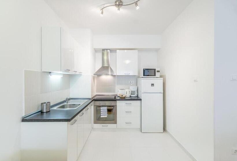 استودیوی استاندارد, Prince Apartments