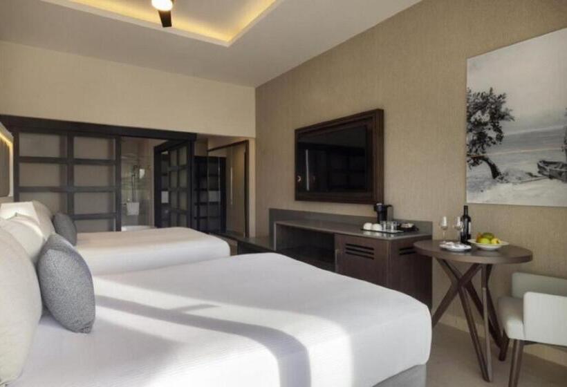 سوییت جونیور کلاب, Hideaway At Royalton Blue Waters, An Autograph Collection All Inclusive Resort   Adults Only