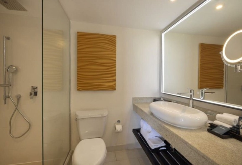 اتاق لوکس با چشم‌انداز دریا, Hideaway At Royalton Blue Waters, An Autograph Collection All Inclusive Resort   Adults Only