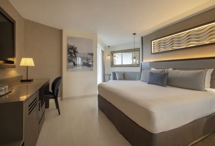 اتاق لوکس, Hideaway At Royalton Blue Waters, An Autograph Collection All Inclusive Resort   Adults Only