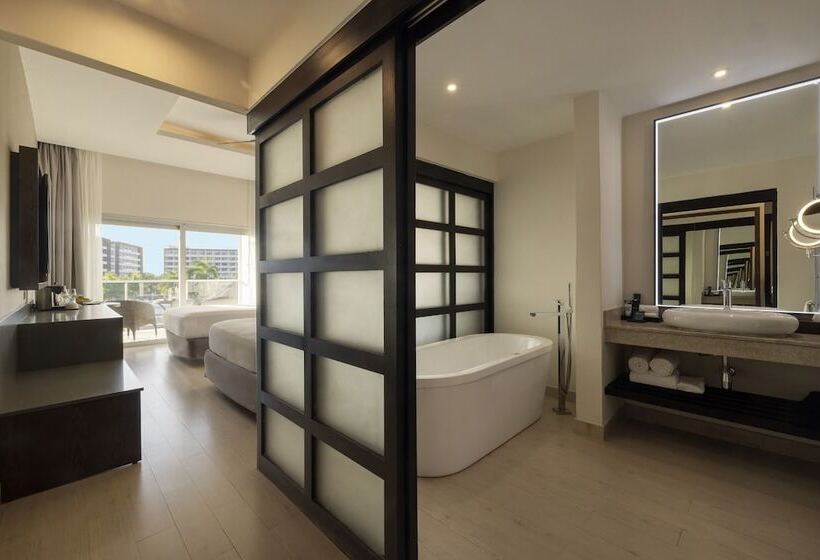 سوییت جونیور لوکس با چشم‌انداز دریا, Hideaway At Royalton Blue Waters, An Autograph Collection All Inclusive Resort   Adults Only