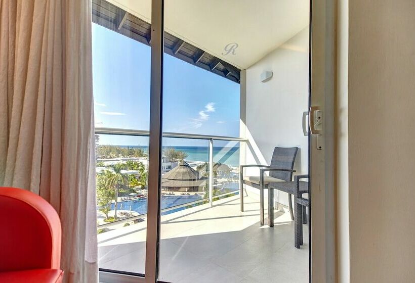 اتاق لوکس با چشم‌انداز دریا, Hideaway At Royalton Blue Waters, An Autograph Collection All Inclusive Resort   Adults Only