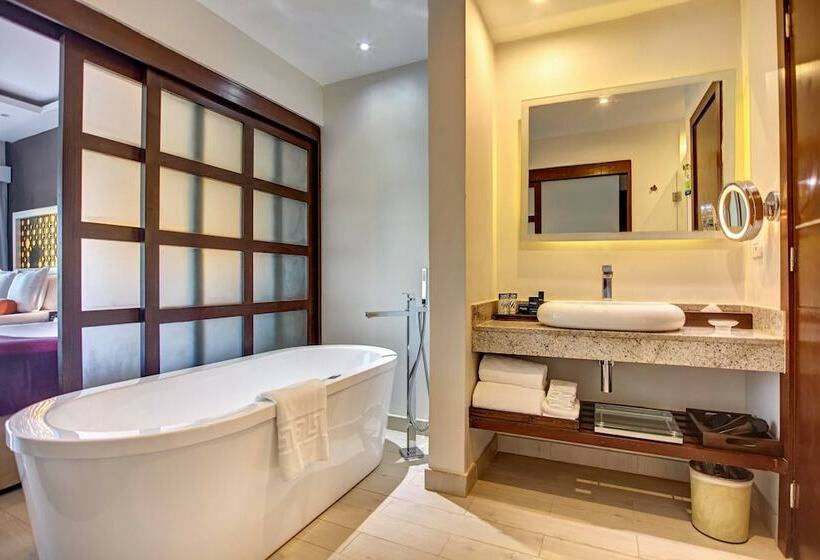 سوییت جونیور لوکس با چشم‌انداز دریا, Hideaway At Royalton Blue Waters, An Autograph Collection All Inclusive Resort   Adults Only