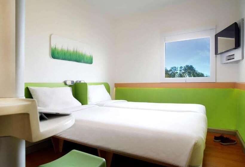 اتاق استاندارد با چشم‌انداز, Cordia Hotel Surabaya Airport