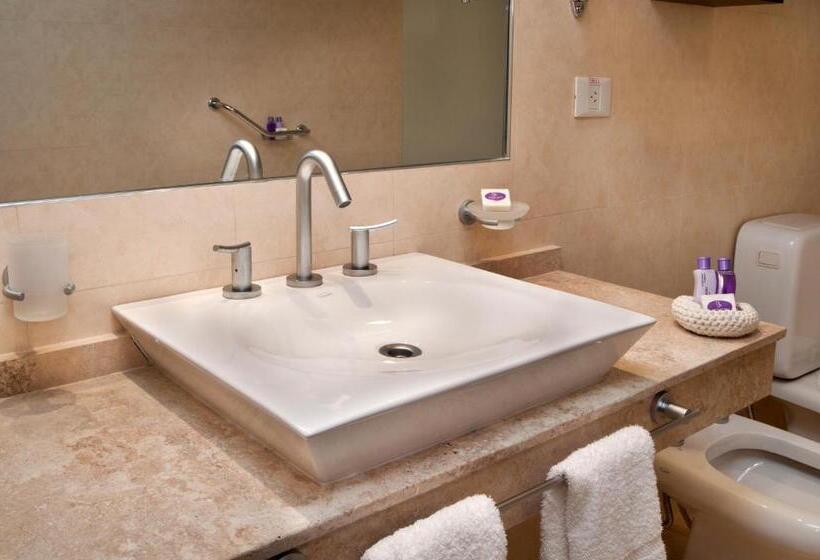 جناح جونيور, Monasterio Hotel Boutique