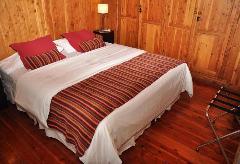بنجلو قياسى, Monasterio Hotel Boutique