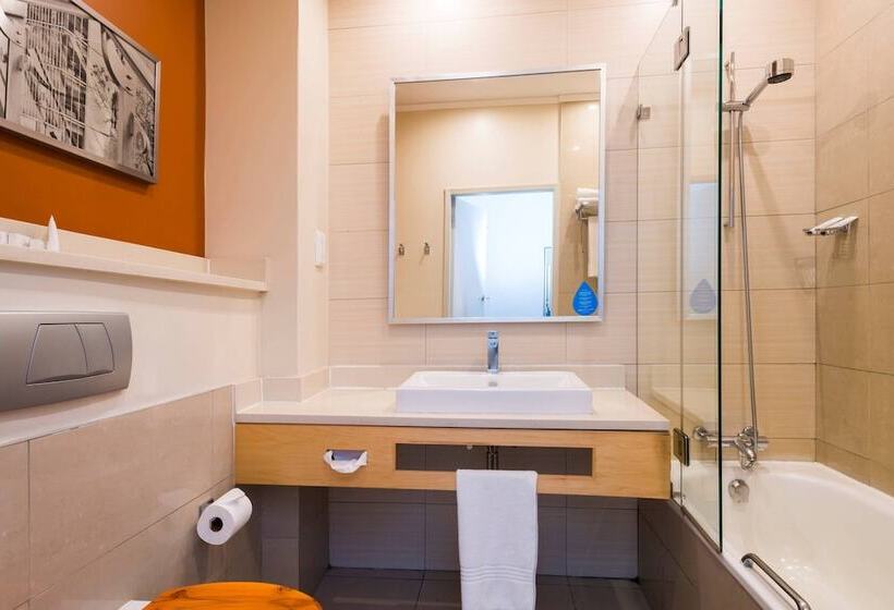 اتاق استاندارد با چشم‌انداز شهر, Protea Hotel By Marriott Gaborone Masa Square