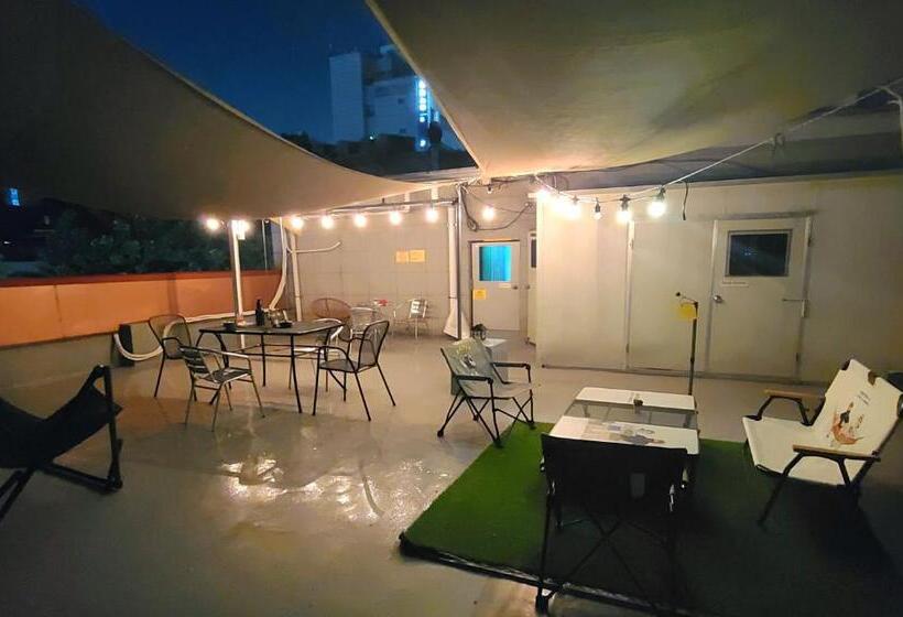 Camera Familiare, Hostel Tommy