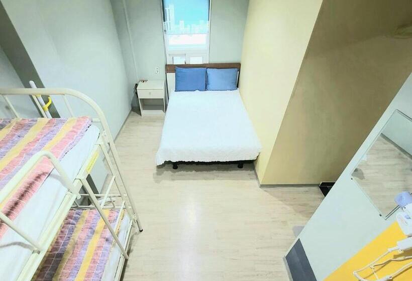 Camera Familiare, Hostel Tommy