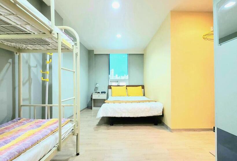 Camera Familiare, Hostel Tommy