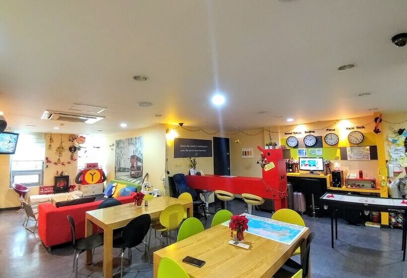 Camera Deluxe, Hostel Tommy