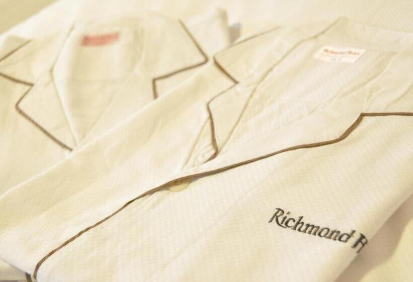 Четырехместный Номер Стандарт, Richmond Hotel Kochi