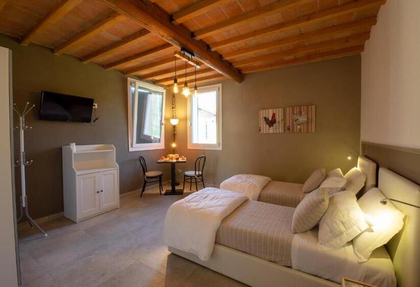 اتاق استاندارد با چشم‌انداز استخر, La Casa Di Valeria   Modena
