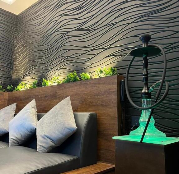 إستوديو قياسى, Beverly Villa