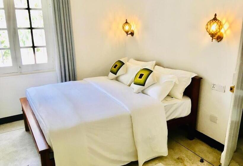 شقة غرفة واحدة, Beverly Villa