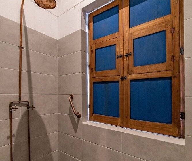 Четырехместный Номер Стандарт с Балконом, Casa Jacaranda Hotel Boutique