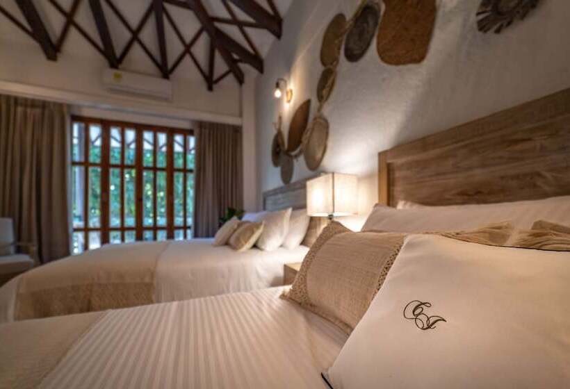 Четырехместный Номер Стандарт с Балконом, Casa Jacaranda Hotel Boutique
