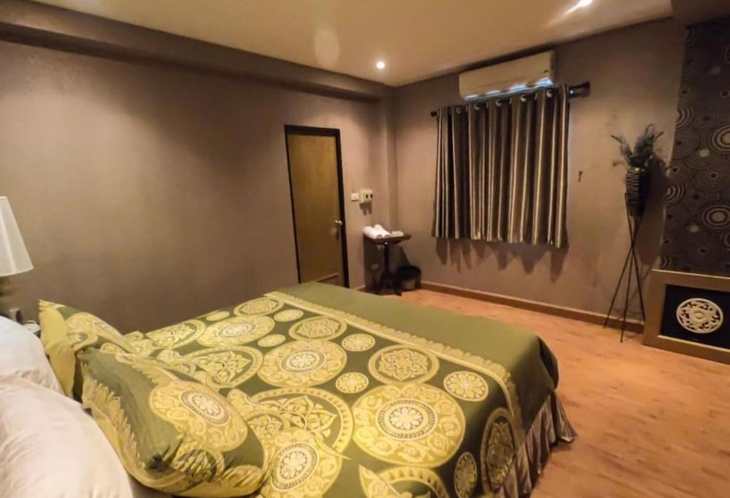 غرفة ديلوكس, Inspire House