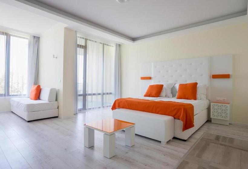 Трехместный Номер Deluxe, Perla Beach Luxury   All Inclusive & Free Beach Access