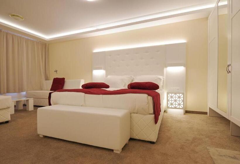 Трехместный Номер Deluxe, Perla Beach Luxury   All Inclusive & Free Beach Access