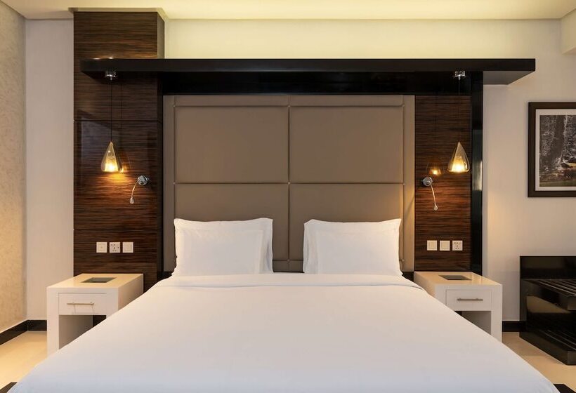 اتاق سوپریور با چشم‌انداز استخر, Radisson Blu Hotel Lusaka