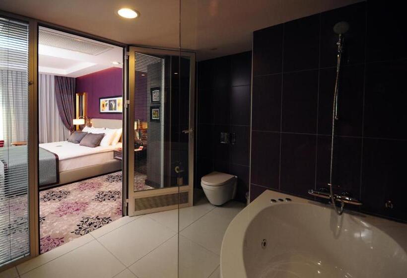 Suite with Terrace, Ramada Plaza By Wyndham Izmit
