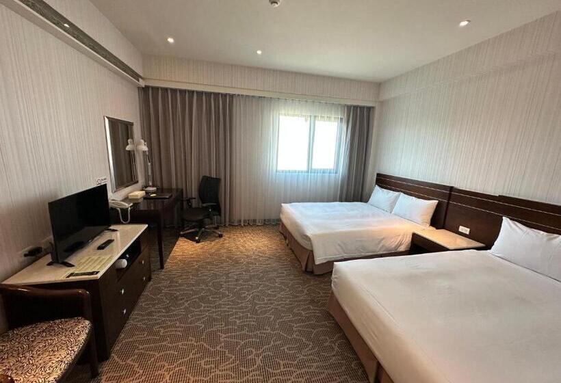 اتاق لوکس چهار تخته, Young Soarlan Hotel   Tainan