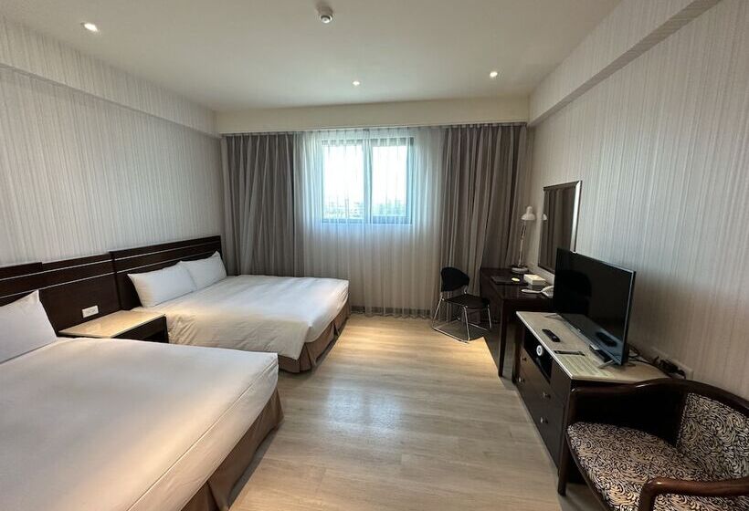 اتاق لوکس چهار تخته, Young Soarlan Hotel   Tainan