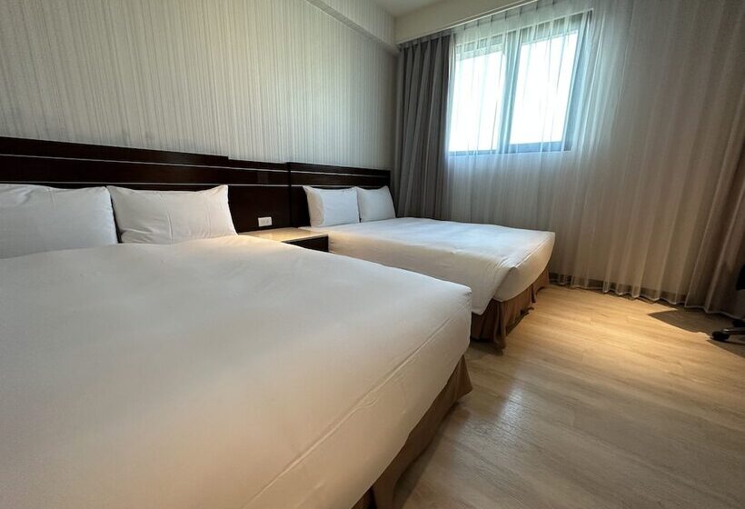 اتاق لوکس چهار تخته, Young Soarlan Hotel   Tainan