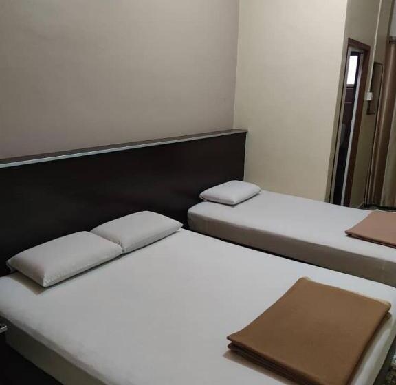 Номер Стандарт Трехместный, Marina Hotel Kemaman