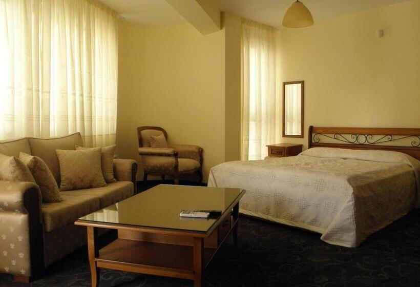 Escritório Estándar, Anteya Serdika Apartments