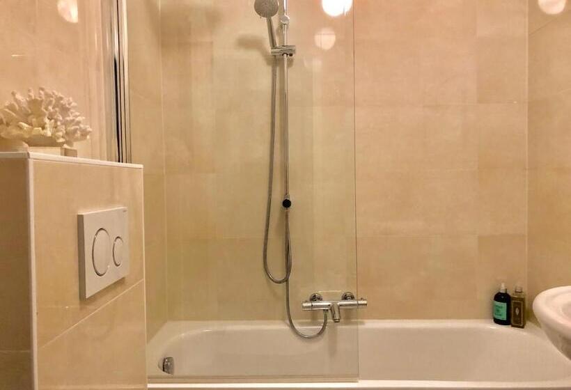 اتاق استاندارد با چشم‌انداز, Décor Canal House