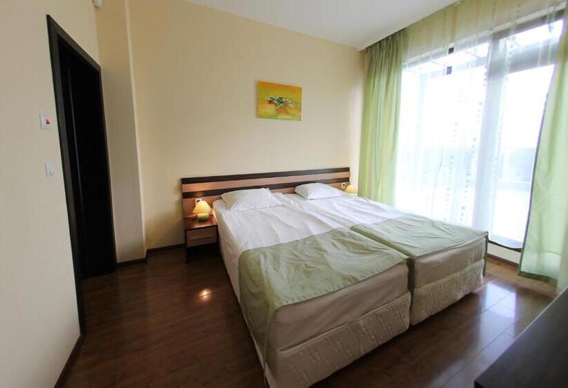 Апартаменты 1 Спальня с Балконом Вид на Бассейн, Topola Skies Resort & Aquapark