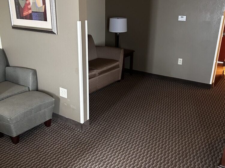 스위트 킹사이즈 침대, Comfort Inn And Suites