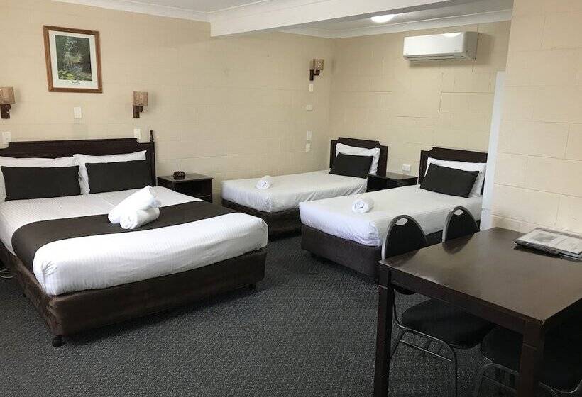 패밀리 룸, Hideaway Motor Inn