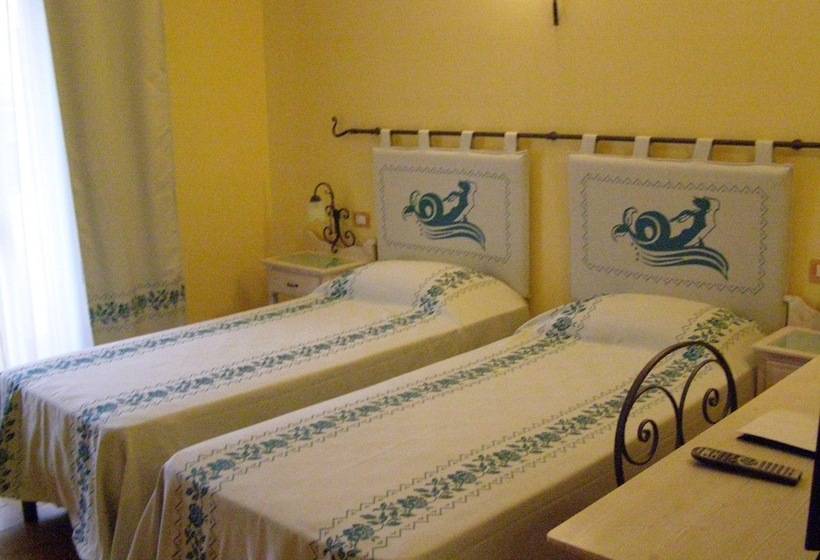 Quarto Triplo Estandar, Le Nereidi Hotel & Residence Con Piscina Tennis Fitness Parcheggio Coperto Sala Conferenze