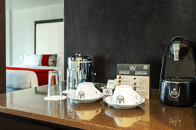 스위트 킹사이즈 침대, Park Inn San Jose By Radisson