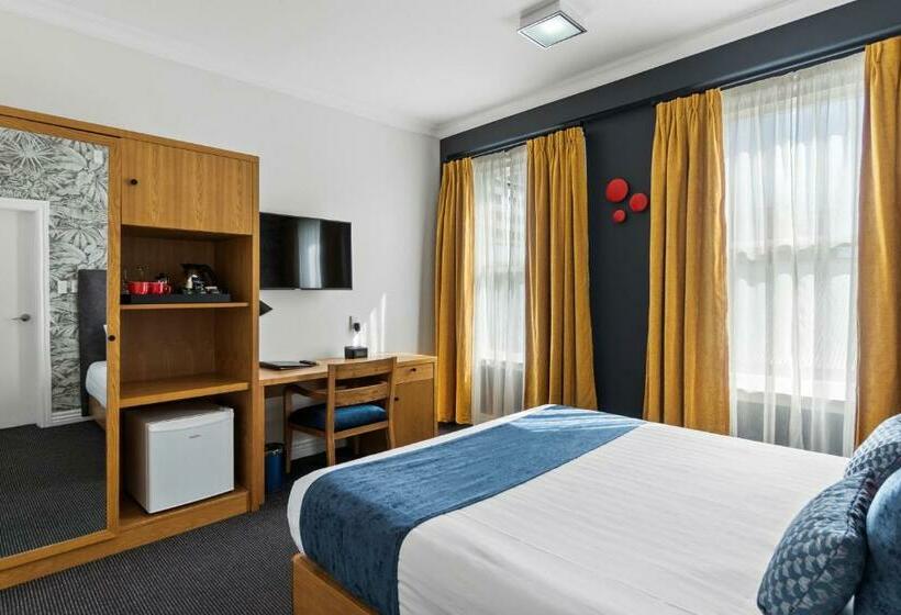 Номер Superior Кровать Кинг, Ramada By Wyndham Hamilton City Center