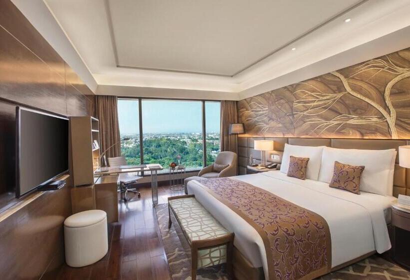 اتاق پرمیوم, The Leela Ambience Convention Hotel Delhi