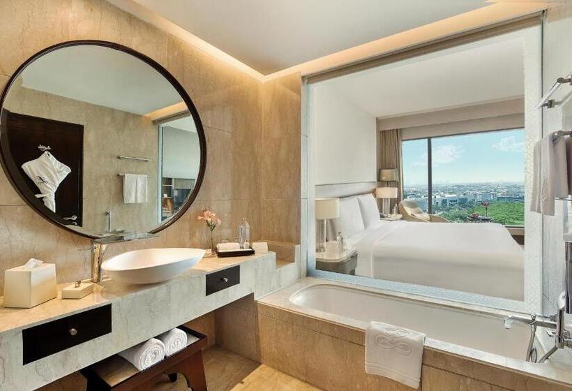سوییت لوکس, The Leela Ambience Convention Hotel Delhi