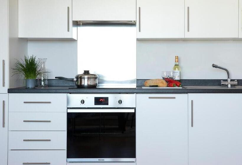 Студия Стандарт, Hq Aparthotel Farnborough