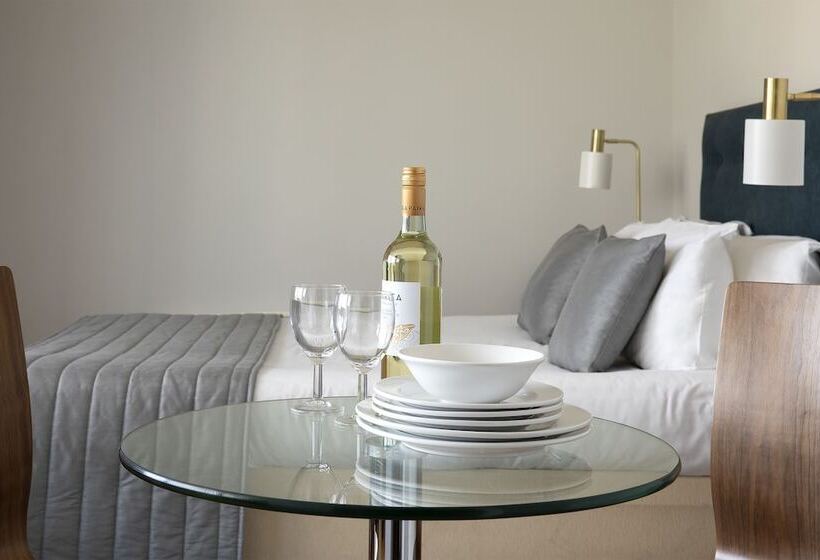 Студия Стандарт, Hq Aparthotel Farnborough