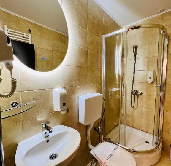 اتاق استاندارد چهار تخته, Side One Design Hotel Garni