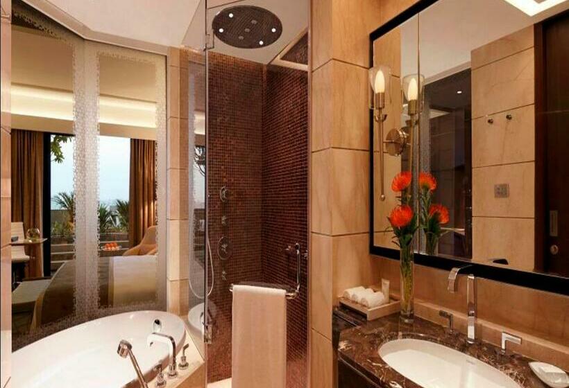 اتاق پرمیوم, The Leela Ambience Convention Hotel Delhi