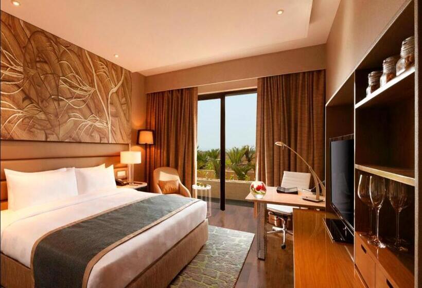 اتاق کلاب, The Leela Ambience Convention Hotel Delhi