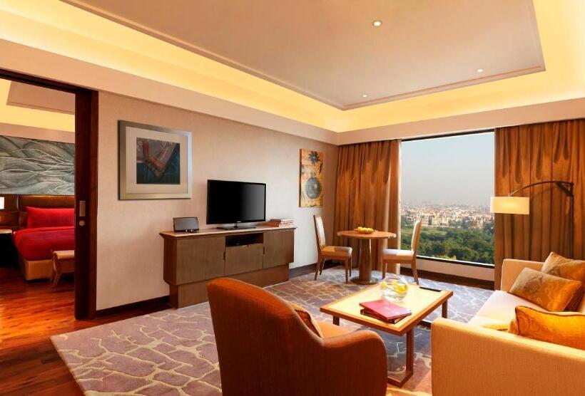 سوییت لوکس, The Leela Ambience Convention Hotel Delhi