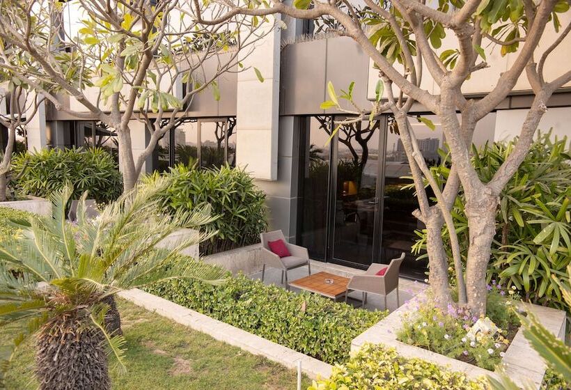 اتاق کلاب, The Leela Ambience Convention Hotel Delhi