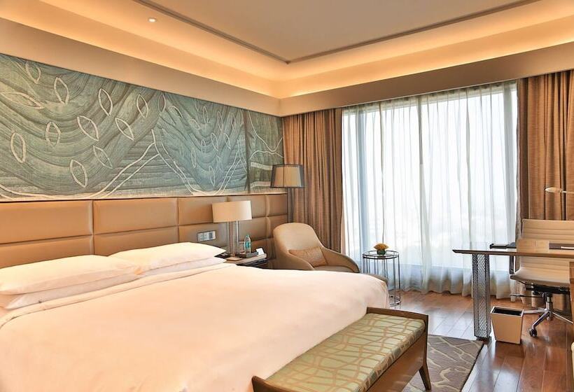 اتاق پرمیوم, The Leela Ambience Convention Hotel Delhi