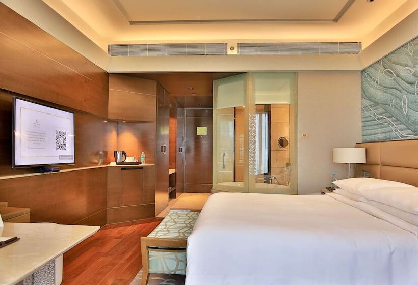 اتاق پرمیوم, The Leela Ambience Convention Hotel Delhi