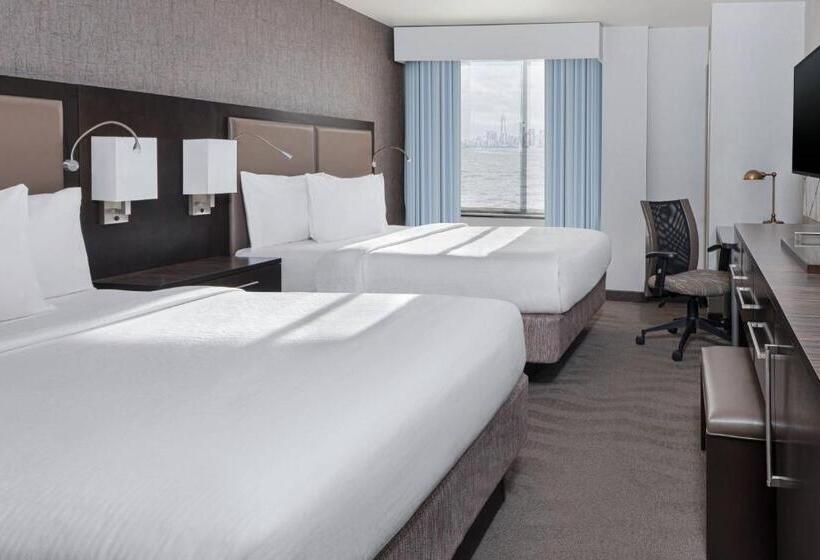 Номер Стандарт с Гидромассажем, Fairfield Inn & Suites By Marriott New York Staten Island